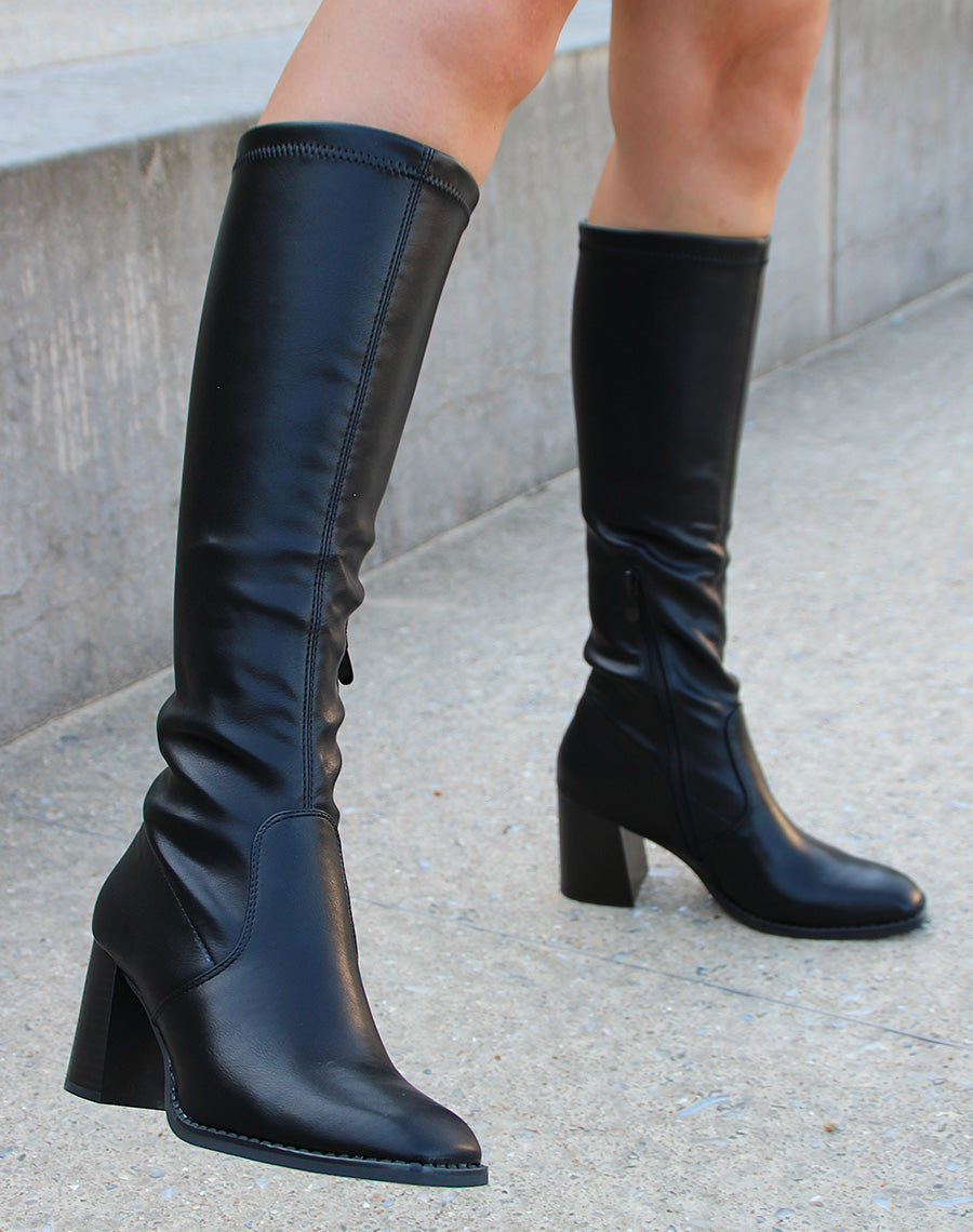 Bottes noires à talon et bout carré