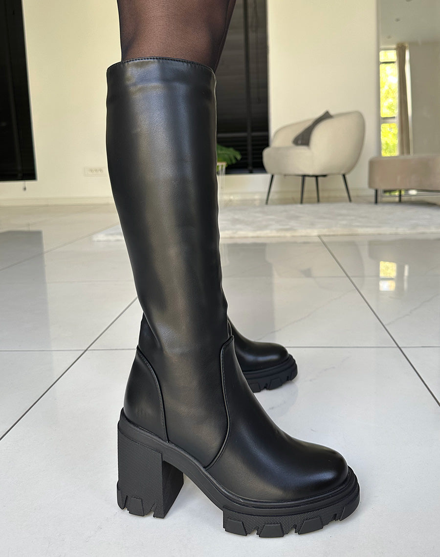 Bottes noires à talon et semelle crantée