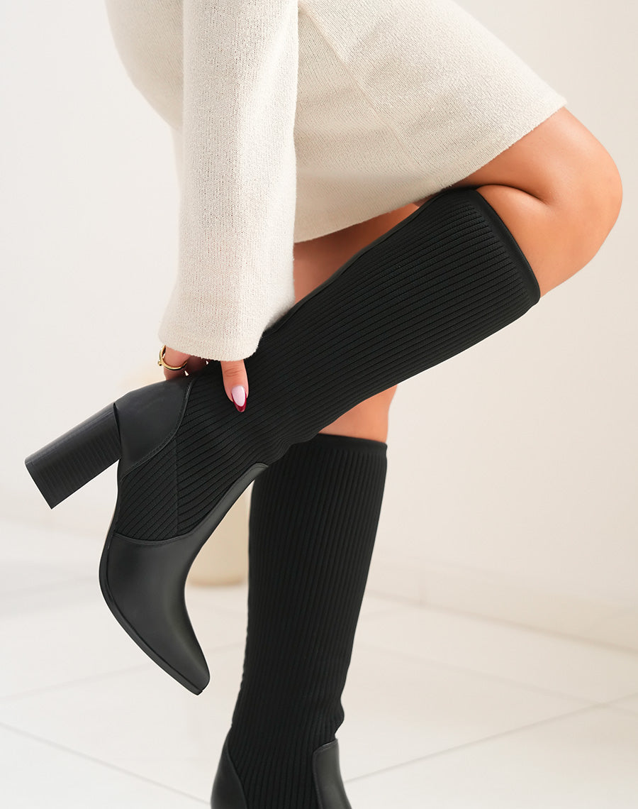 Bottes noires à talon et tige élastique avec bout pointu