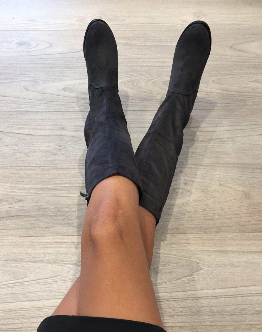 Bottes plates grises en suédine