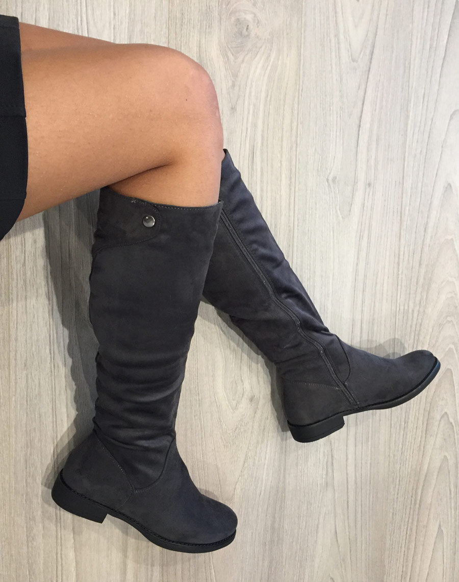 Bottes plates grises en suédine