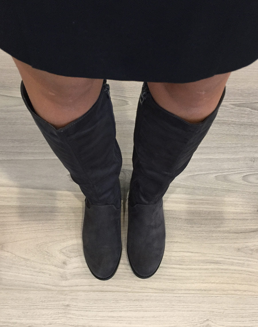 Bottes plates grises en suédine