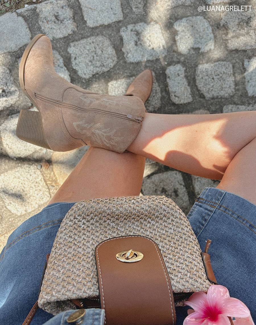 Bottes Santiags Femme en Suédine Taupe avec Détails Couture