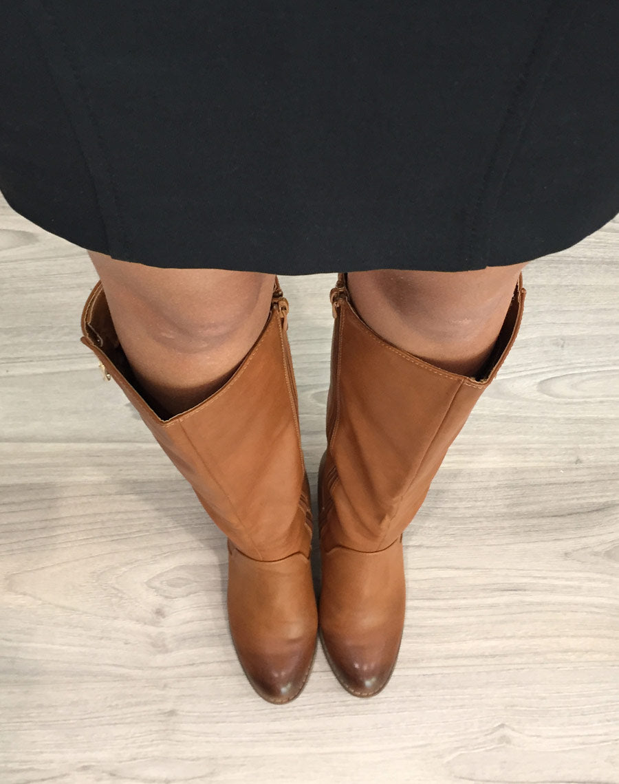 Bottes à talons camelles avec fermeture éclair décorative