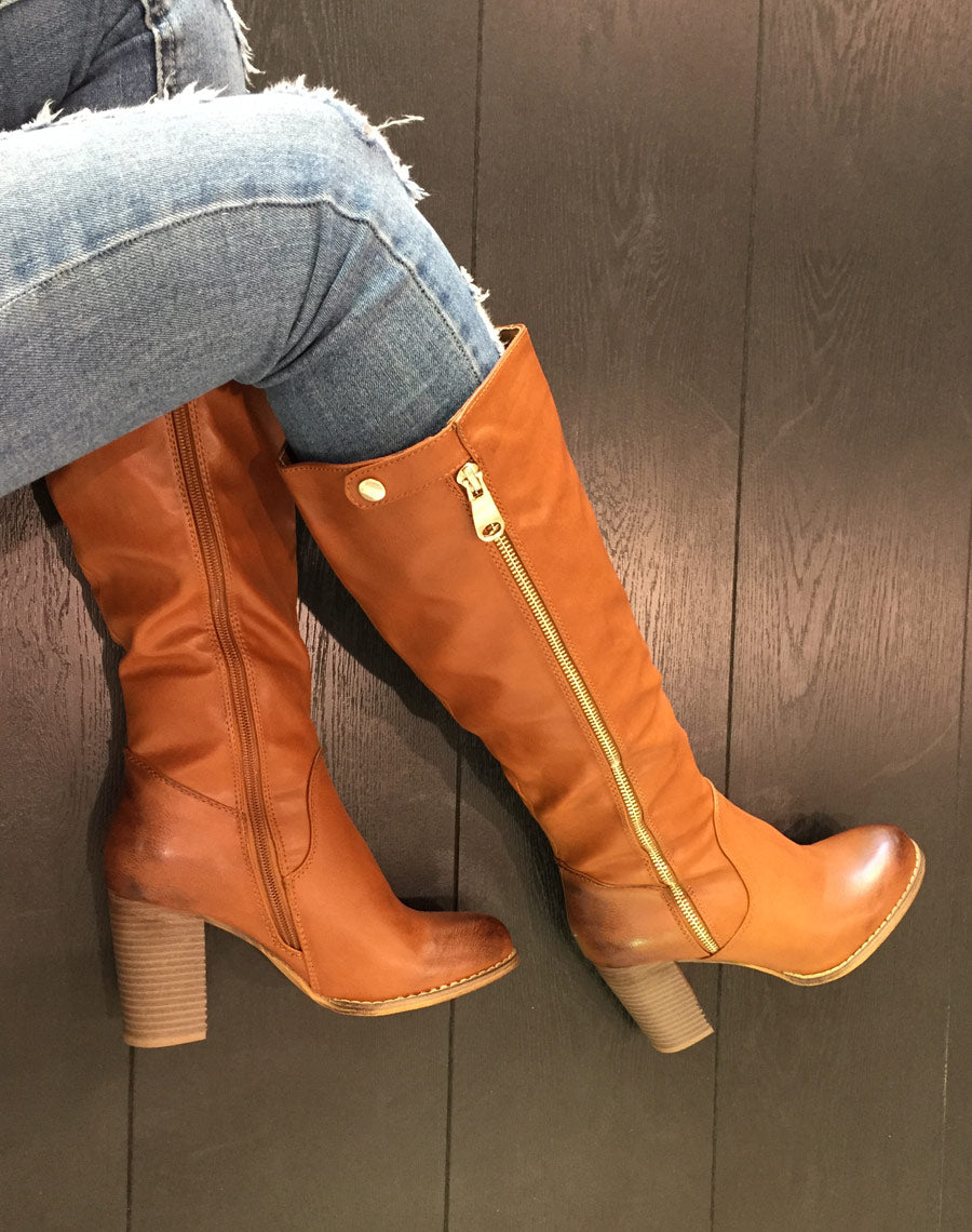 Bottes à talons camelles avec fermeture éclair décorative
