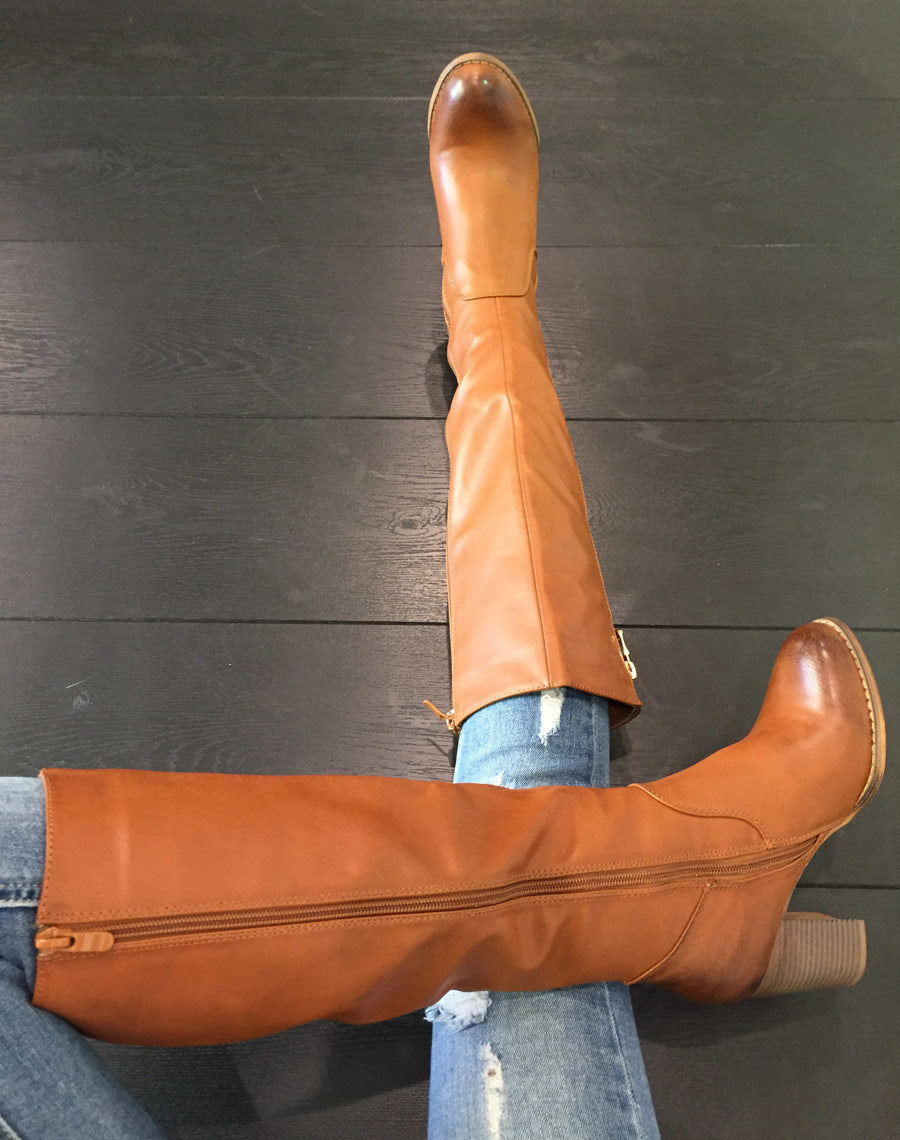 Bottes à talons camelles avec fermeture éclair décorative