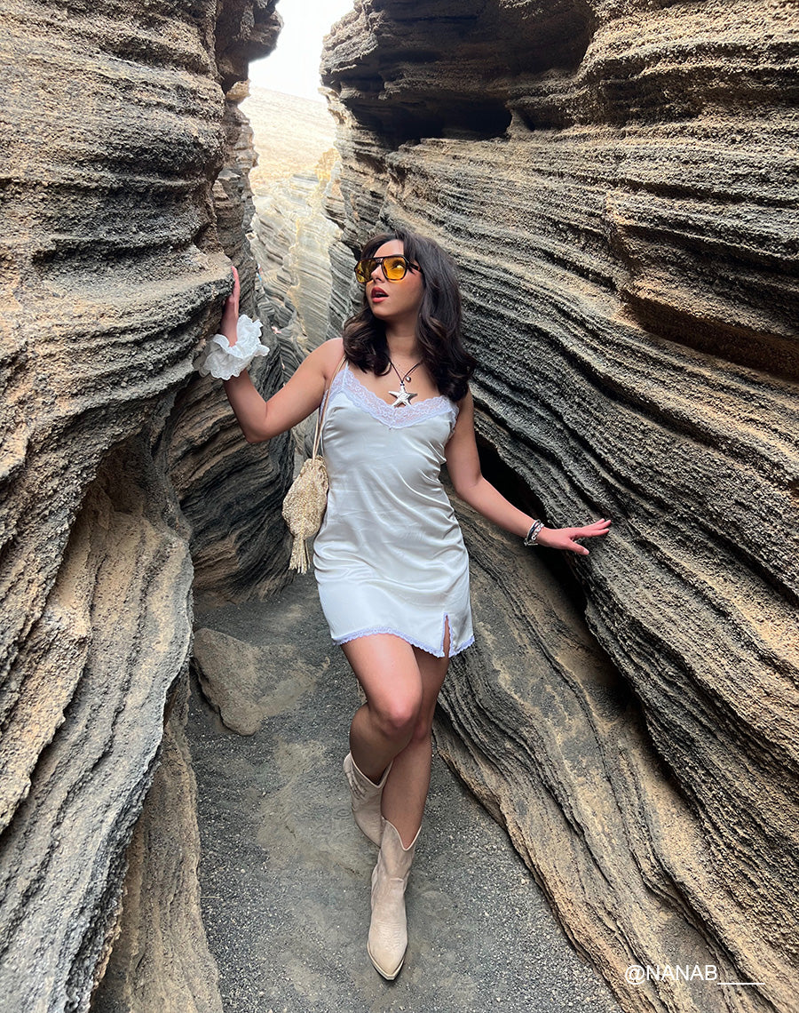 BOTTES TAUPE CLAIRES EN SUÉDINE À TALON STYLE SANTIAGS