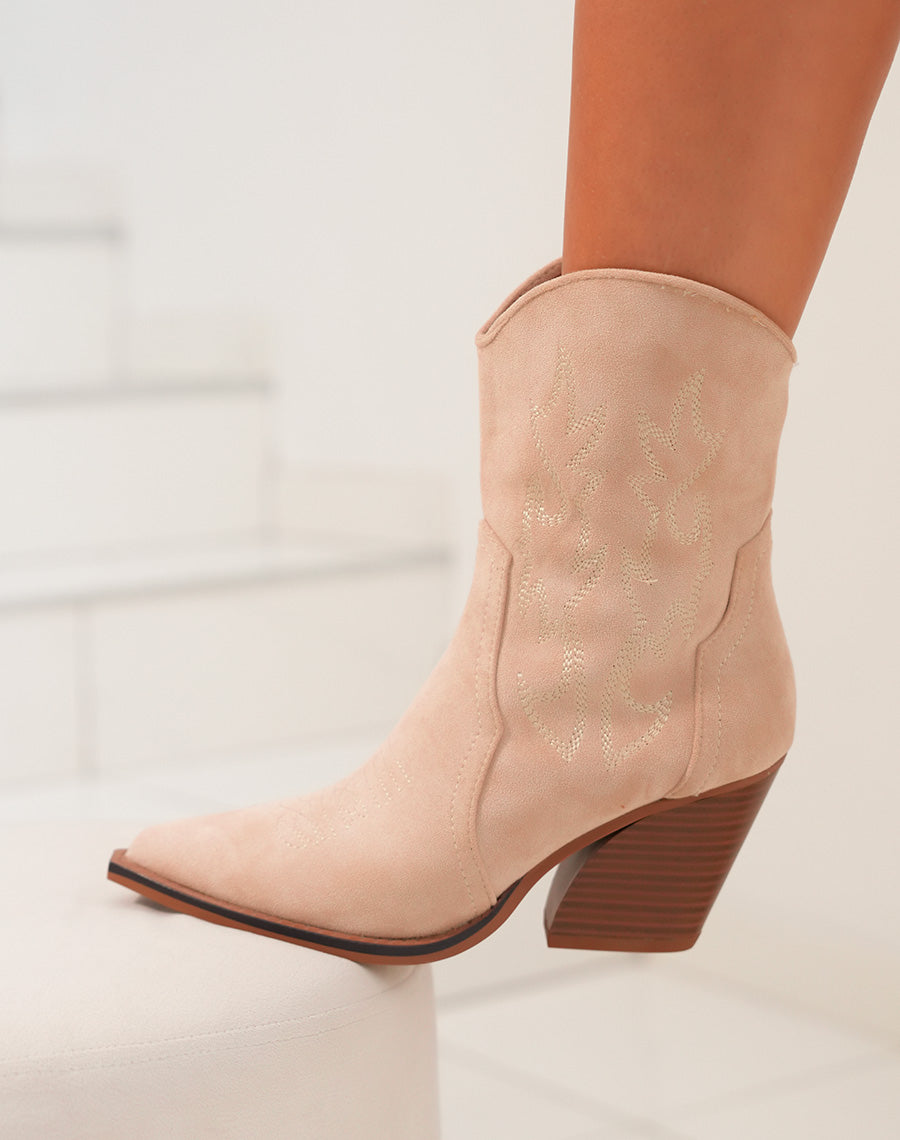 BOTTES TAUPE CLAIRES EN SUÉDINE À TALON STYLE SANTIAGS