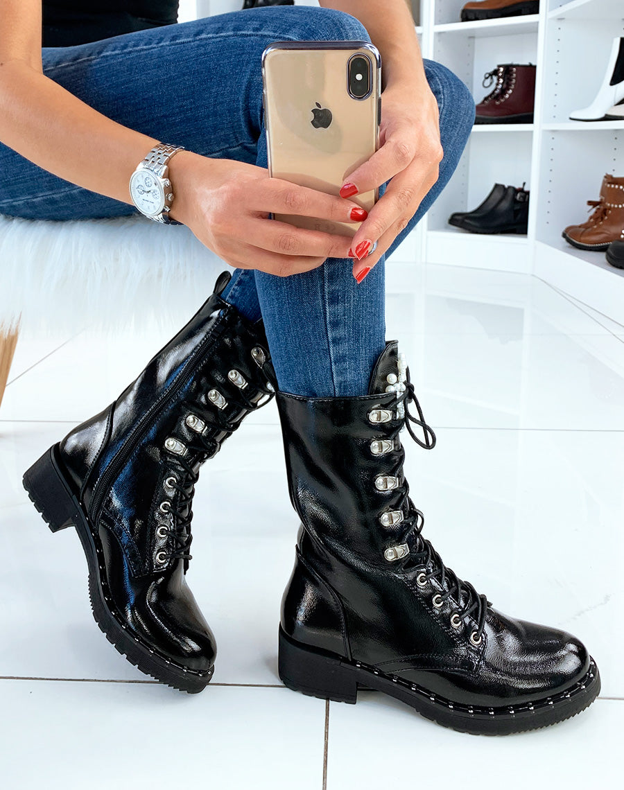 Bottes vernies noires à perles