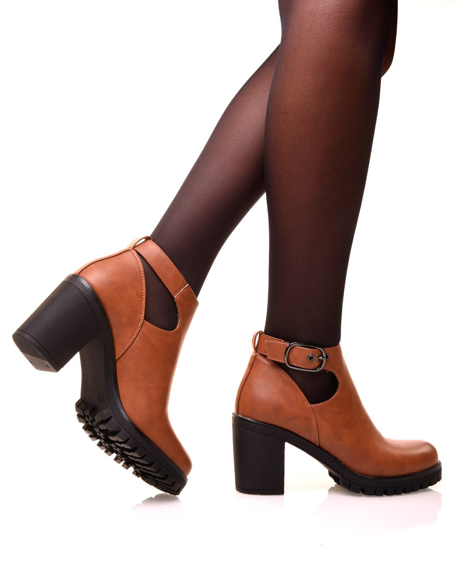 Bottine camel à talon ouverte