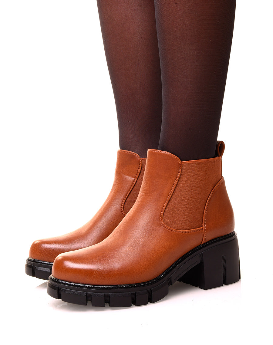 Bottine camel à talon épais