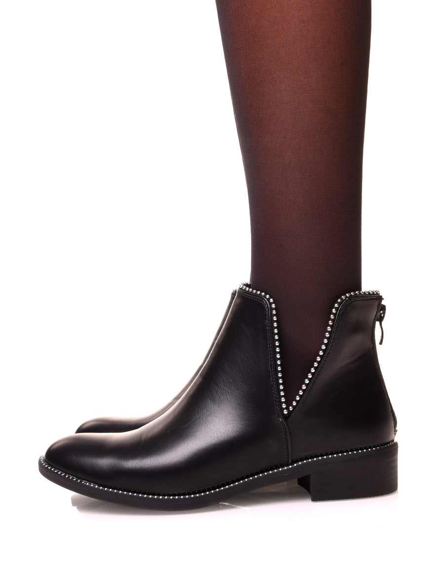 Bottine noire ajourée à clous ronds