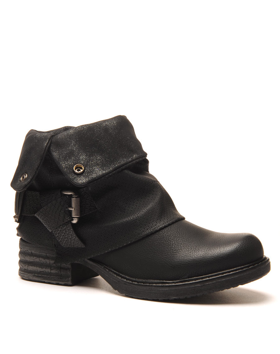 Bottine noire avec doublure perforé