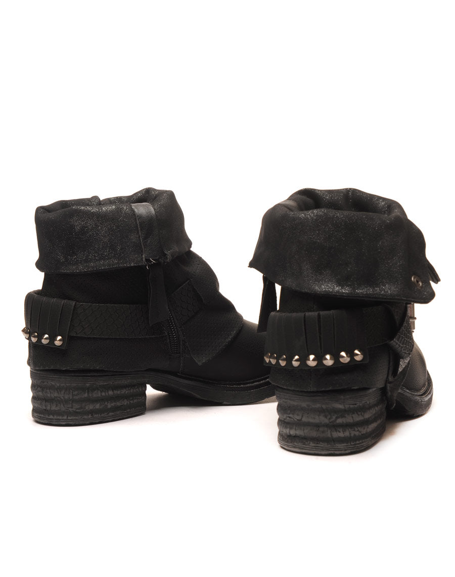 Bottine noire avec doublure perforé