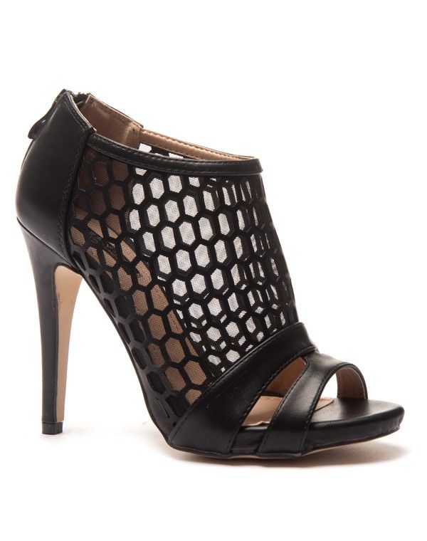 Bottine noire avec résille et bout ouvert