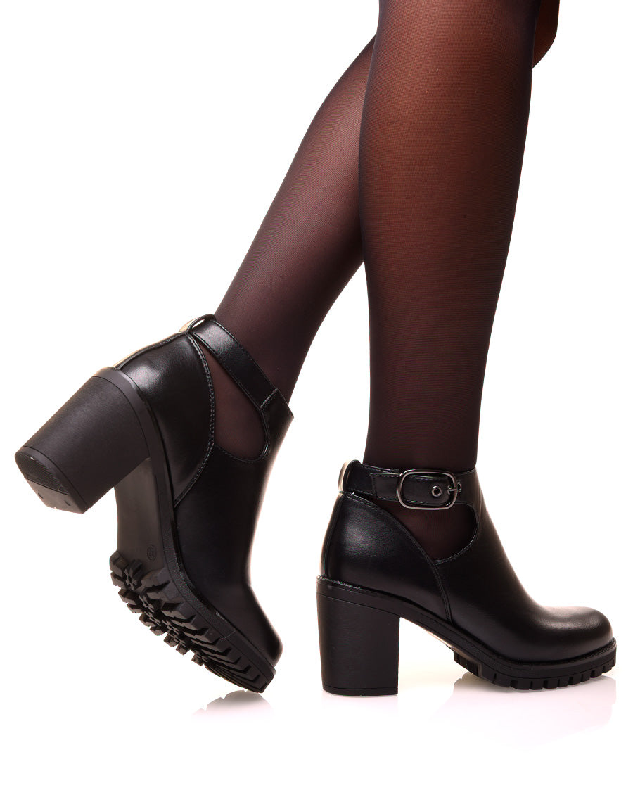 Bottine noire à talon ouverte