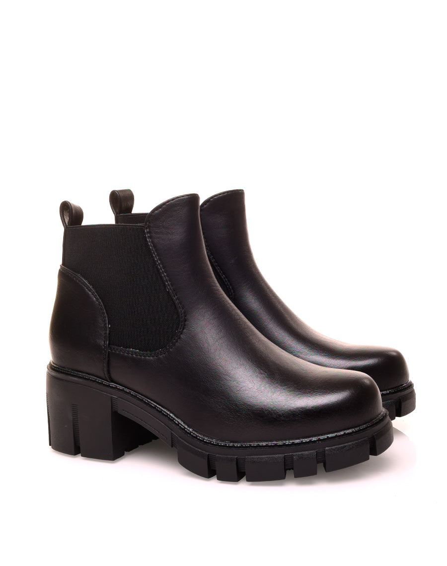 Bottine noire à talon épais