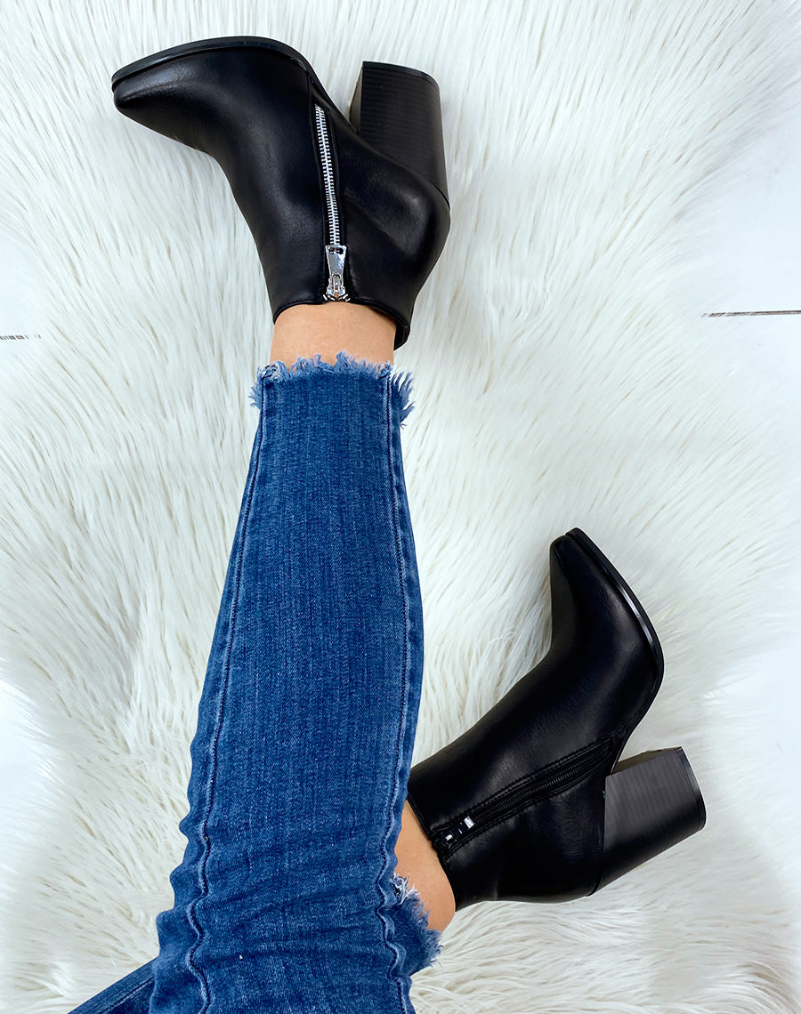Bottine noire à talon à zip décorative