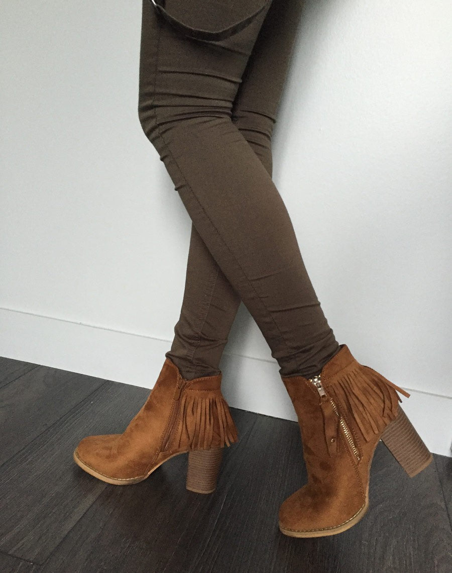 Bottine à talon camel avec frange