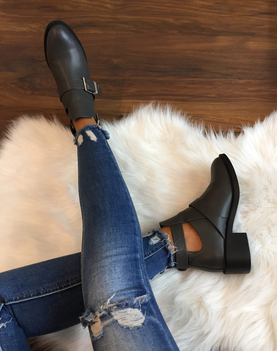 Bottines ajourées grises