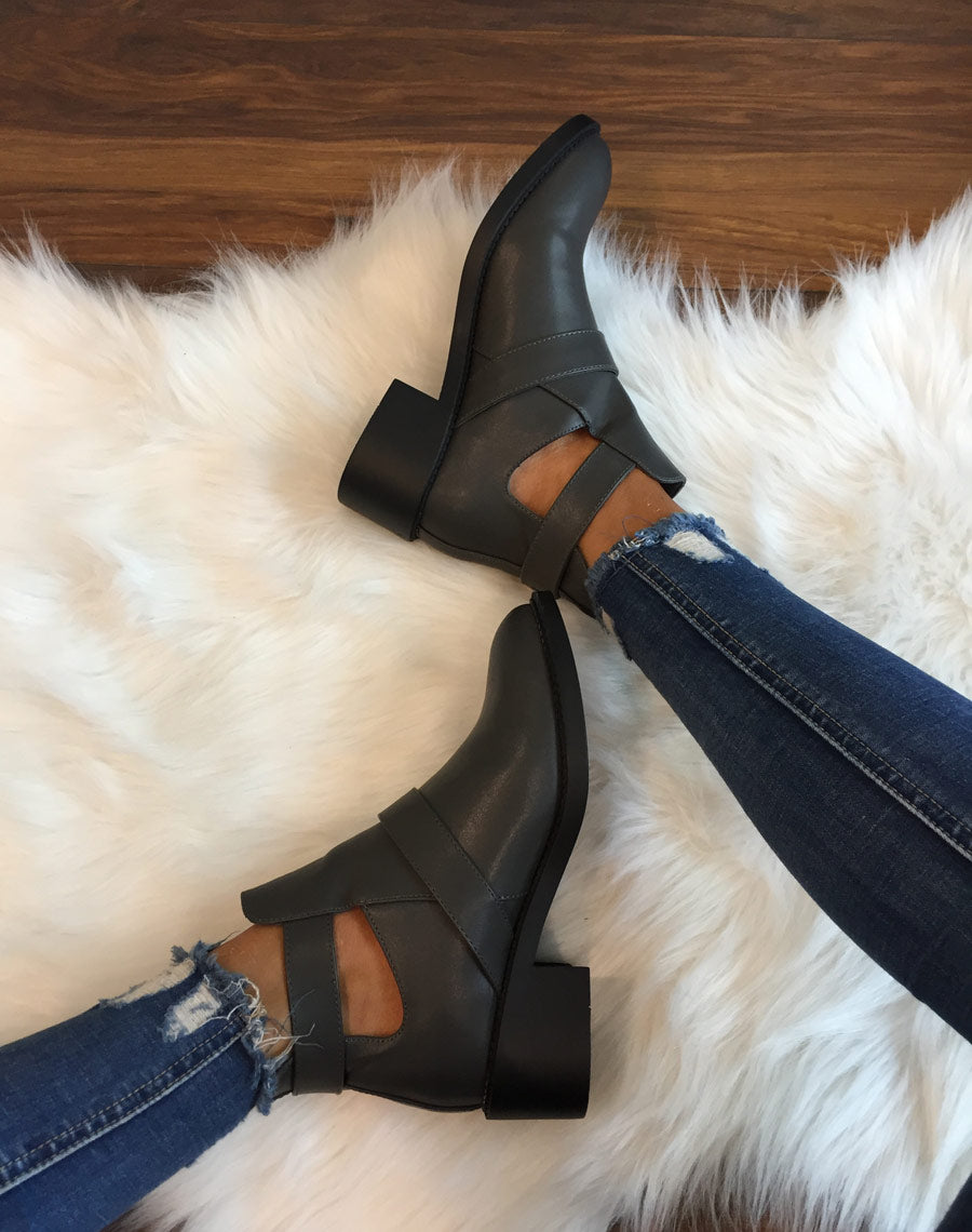 Bottines ajourées grises