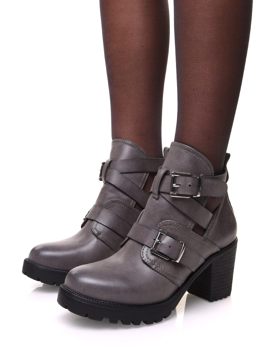 Bottines ajourées grises à sangles multiples et talons