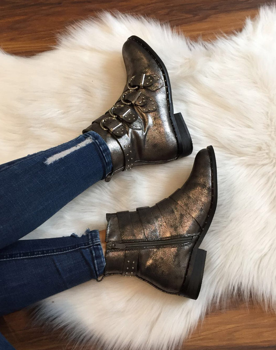 Bottines argentées à brides