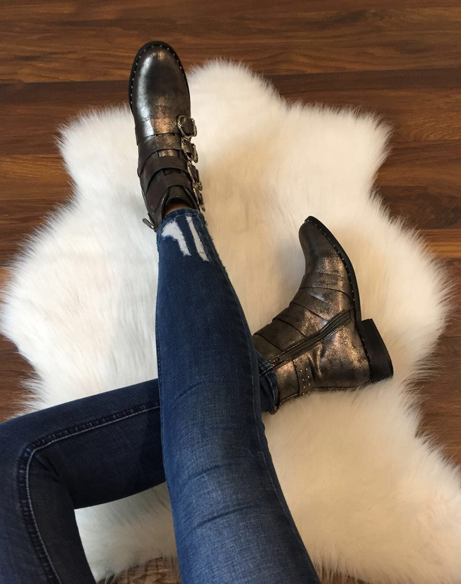 Bottines argentées à brides