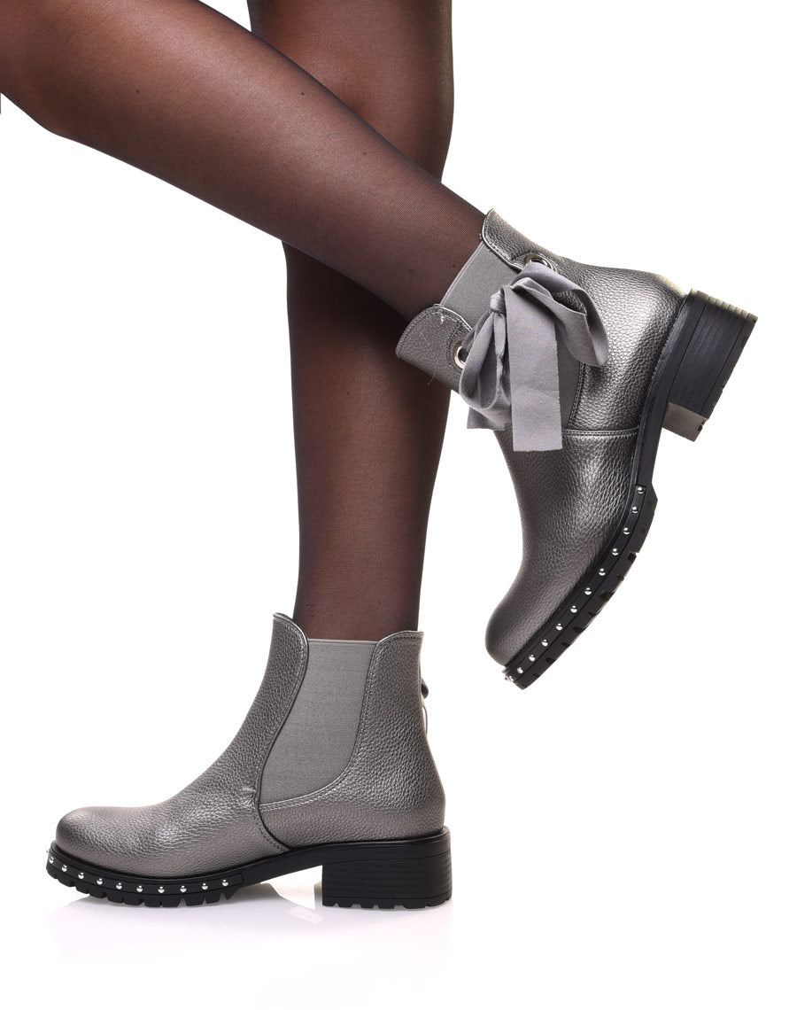 Bottines argentées à noeud