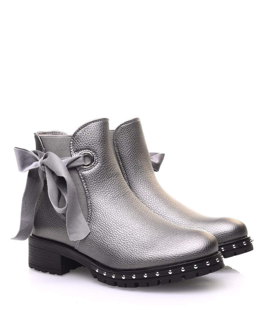 Bottines argentées à noeud