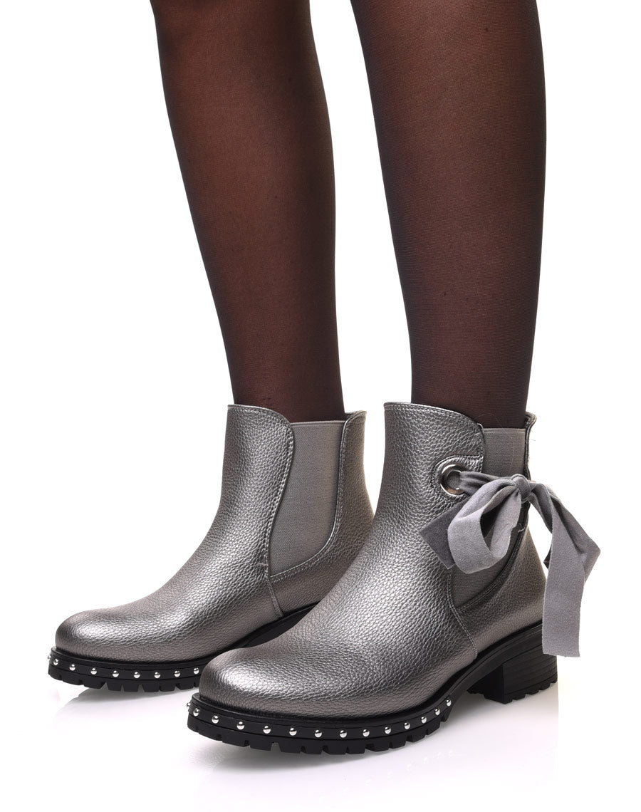 Bottines argentées à noeud