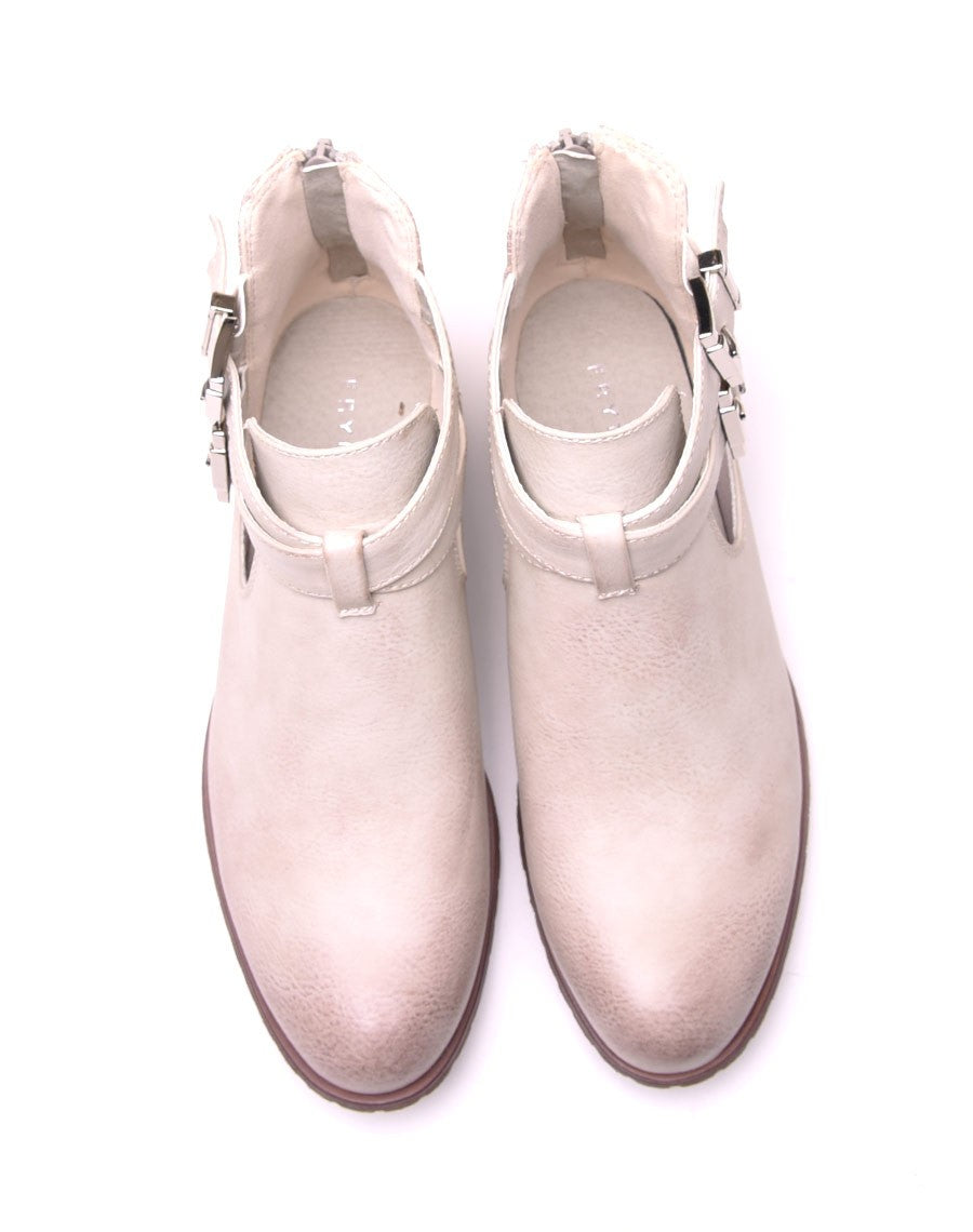 Bottines basses blanc cassé ajourées avec lanières