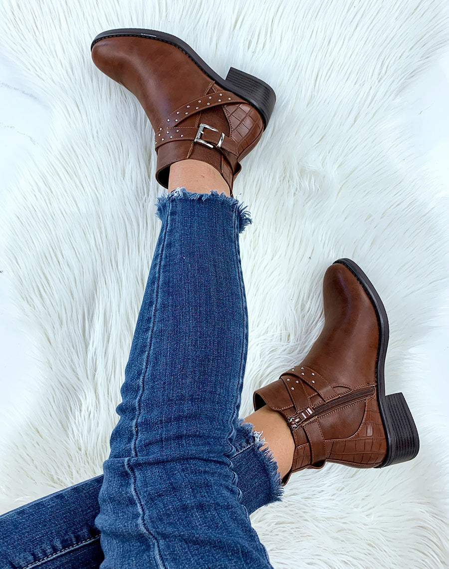 Bottines basses camel à clous