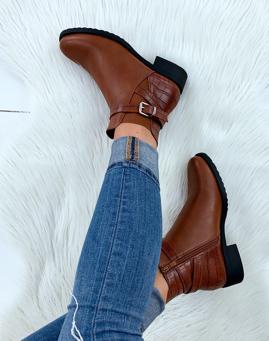 Bottines basses camel effet croco