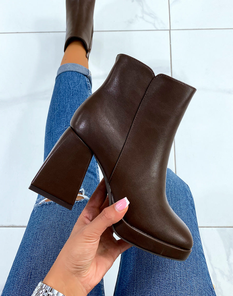 Bottines basses chocolat à talon épais carré