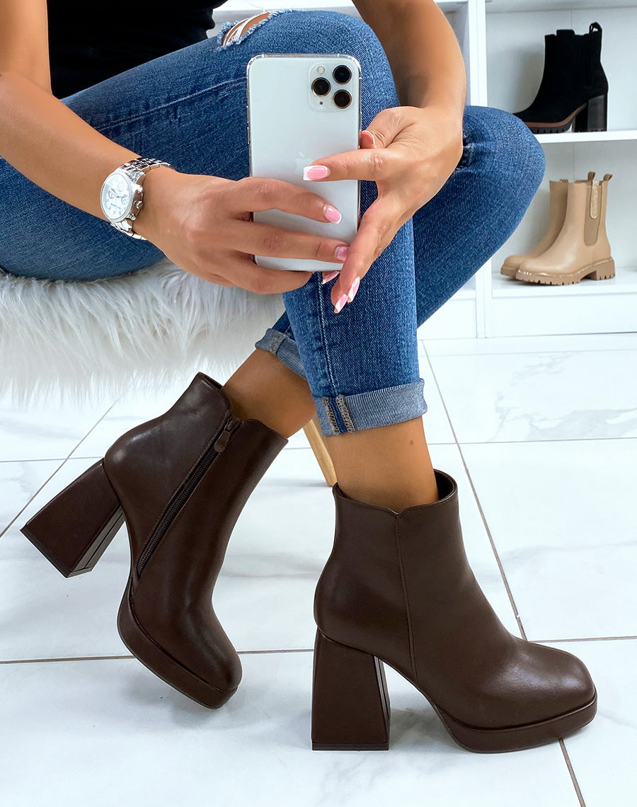 Bottines basses chocolat à talon épais carré