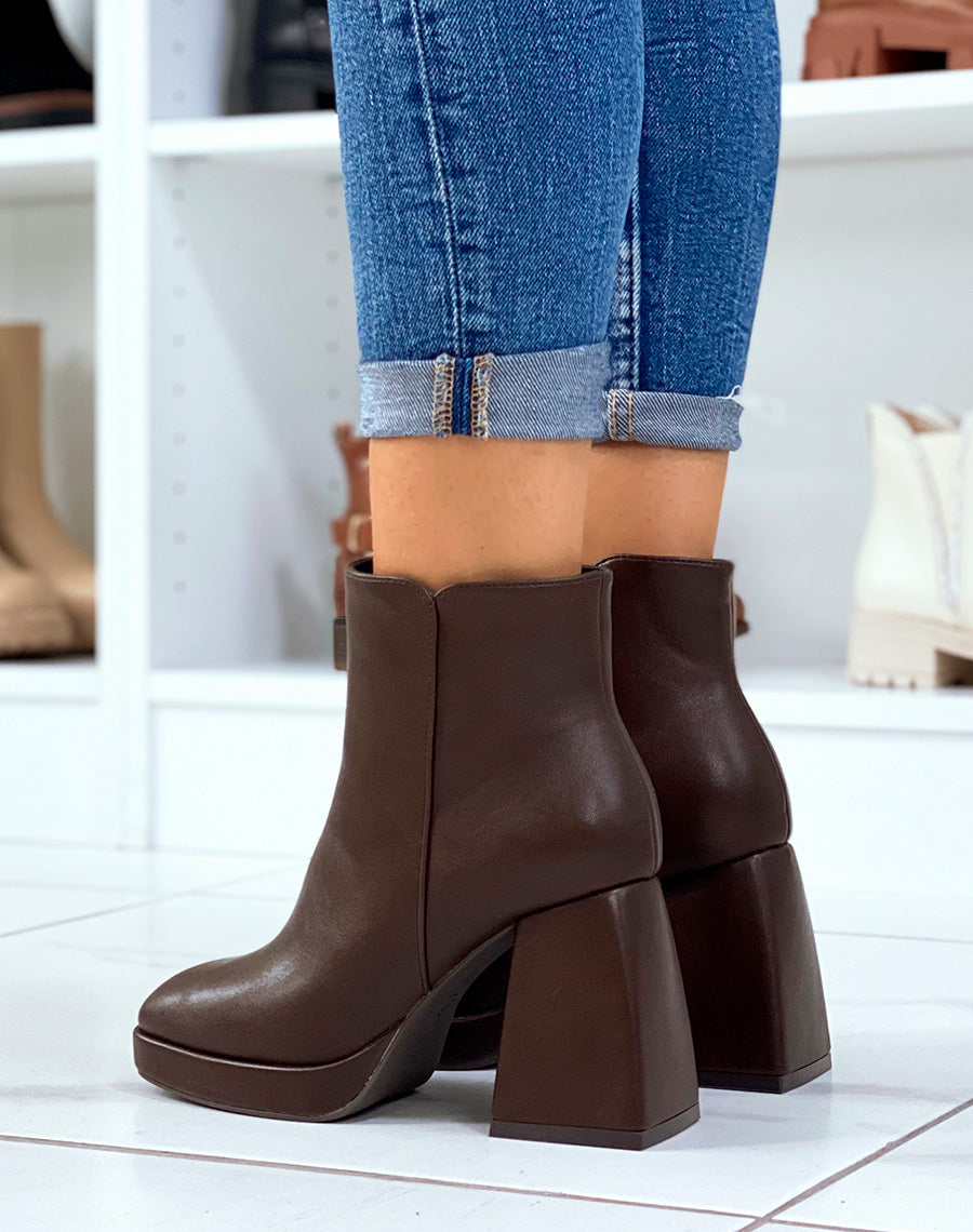 Bottines basses chocolat à talon épais carré
