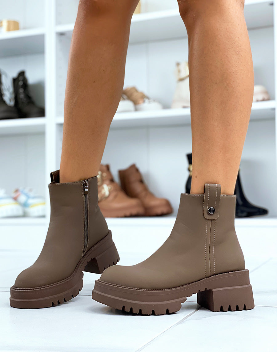 Bottines basses et lisses marron foncé à talon épais