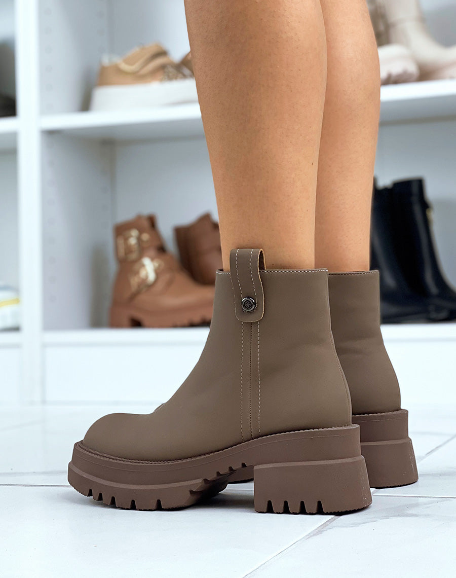 Bottines basses et lisses marron foncé à talon épais