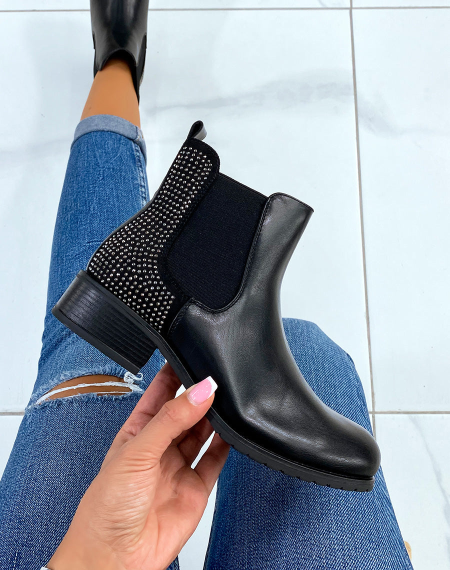 Bottines basses noires à clous