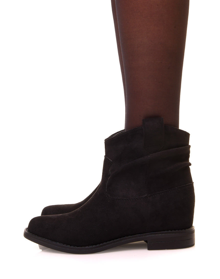 Bottines basses noires en suédine plissée
