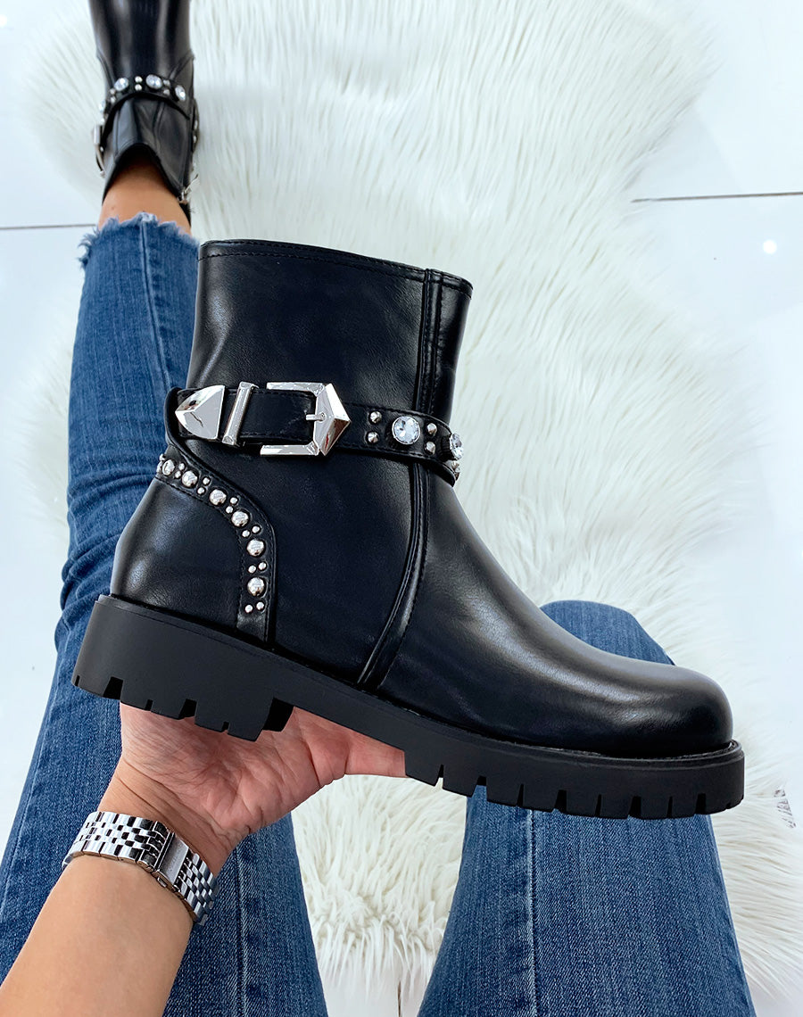 Bottines basses noires à lanière cloutée