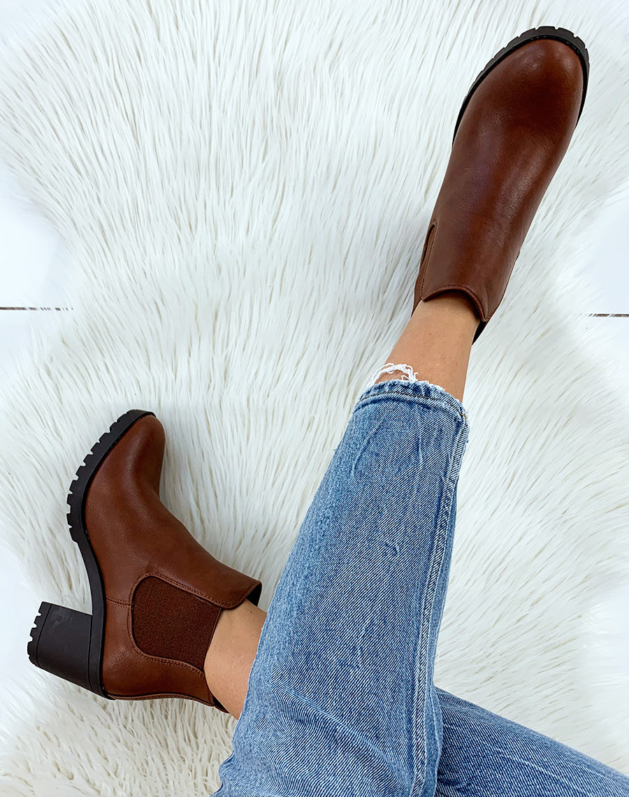 Bottines basses à talon camel