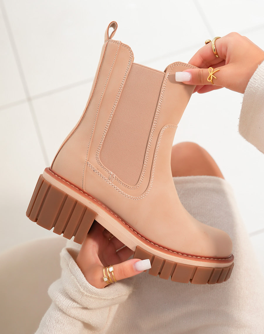 Bottines beige foncé à semelle marron et liseré camel