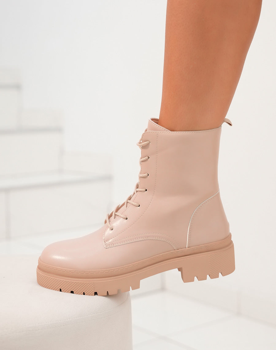 BOTTINES BEIGE ? LACET AVEC SEMELLE ?PAISSE CRANT?E