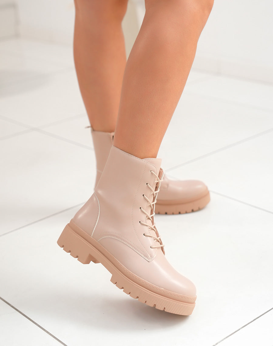 BOTTINES BEIGE ? LACET AVEC SEMELLE ?PAISSE CRANT?E