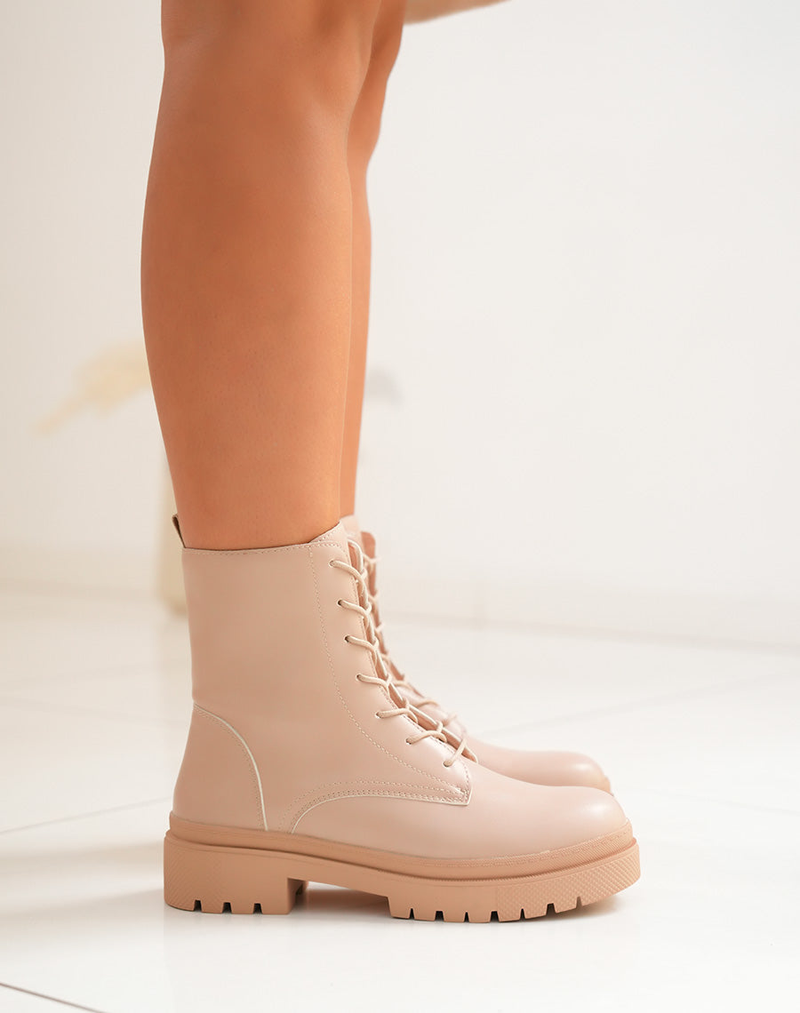 BOTTINES BEIGE ? LACET AVEC SEMELLE ?PAISSE CRANT?E