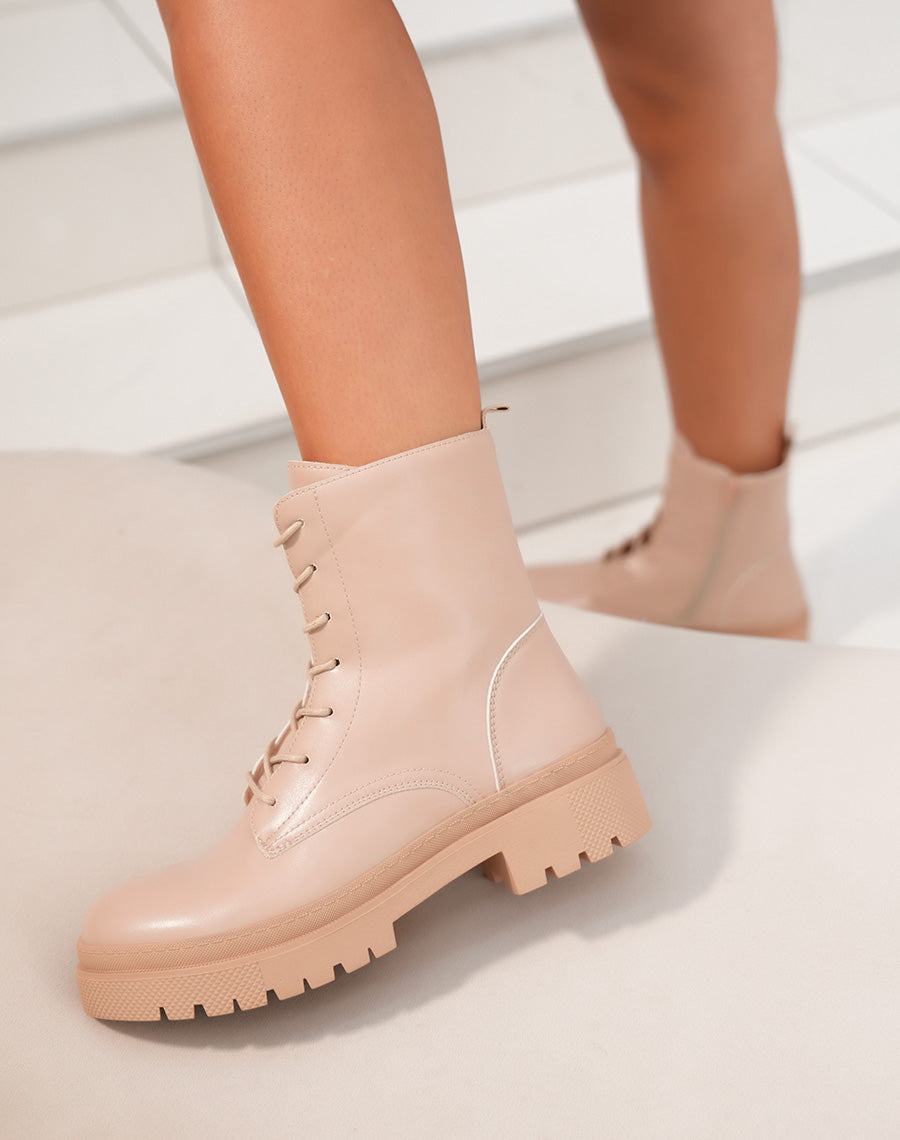 BOTTINES BEIGE ? LACET AVEC SEMELLE ?PAISSE CRANT?E