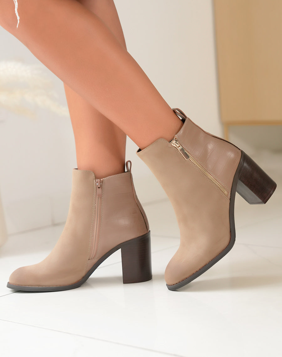 Bottines Beiges Bi-Matière : Le Compromis Parfait entre Style et Confort