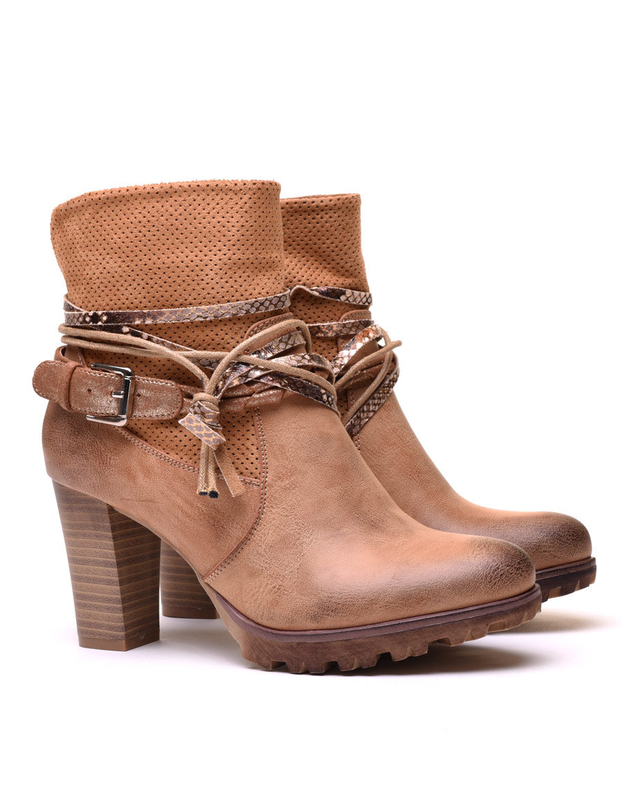 Bottines beiges bi matières à talons et lanières multiples